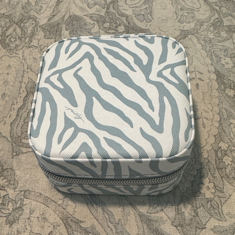 Milly Cream Compact Travel Jewelry Organizer with Mirror